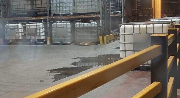 DubFireBrigade's tweet image. Firefighters from Tallaght and Dolphins Barn responded to a Hazardous Material incident over the weekend.
An IBC was reported to be leaking and emitting fumes.
The incident was dealt with whilst co-ordinating with onsite emergency teams.
