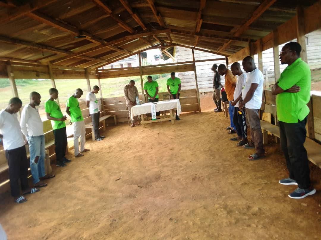 <a href="/MZognie/">Murielle Olivia</a> <a href="/KouahHonor/">M.Nore_🇨🇲</a> <a href="/eowonapatrick/">PATRICK OWONA</a> Ici c'est l'installation du comité de base d'Akoulouzok par Ambam.