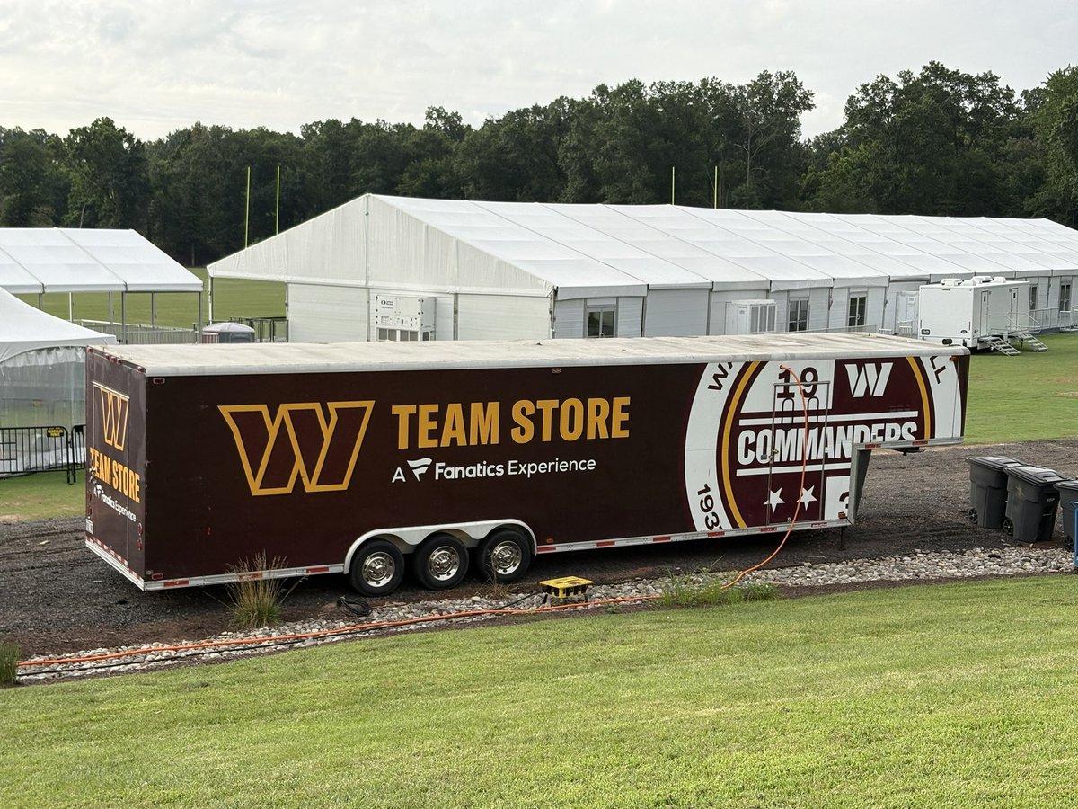 13BrianSmith's tweet image. Ahhhhh…we can smell the freshly cut grass! It’s officially training camp for the @Commanders . Washington coming off an incredible 12-4 season. Our live coverage is at 4, 5 & 6, a streaming show at 7 and recap at 11 with myself & @shanefordhamtv @13NewsNow 🏈🏈🏈