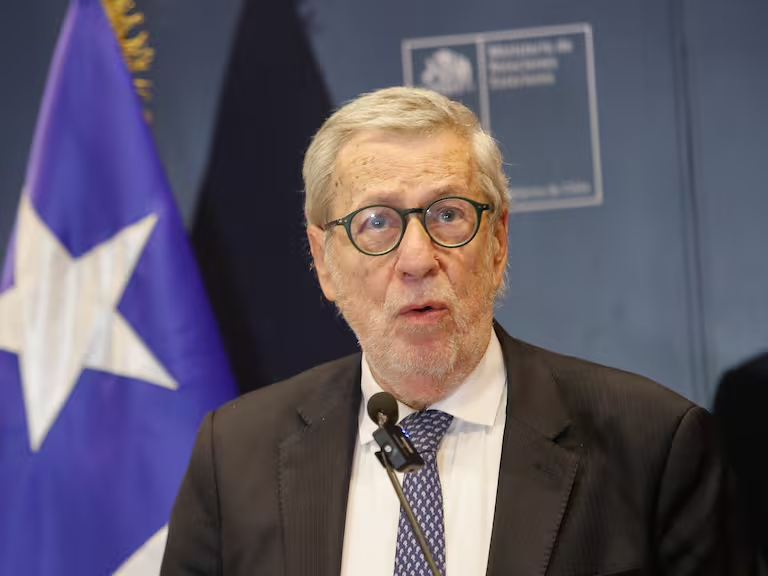 Radio ADN (@adnradiochile) on Twitter photo 📻 EN VIVO | Conversamos en #ADNHoy con el ministro de Relaciones Exteriores (<a href="/Minrel_Chile/">Cancillería Chile 🇨🇱</a>), Alberto Van Klaveren, a propósito de las críticas por la "Cumbre por la Democracia", y todo lo que tiene que ver con el tema arancelario
💻 adn.fm/3gLUdth
📲 +56985212360 📻 EN VIVO | Conversamos en #ADNHoy con el ministro de Relaciones Exteriores (<a href="/Minrel_Chile/">Cancillería Chile 🇨🇱</a>), Alberto Van Klaveren, a propósito de las críticas por la "Cumbre por la Democracia", y todo lo que tiene que ver con el tema arancelario
💻 adn.fm/3gLUdth
📲 +56985212360