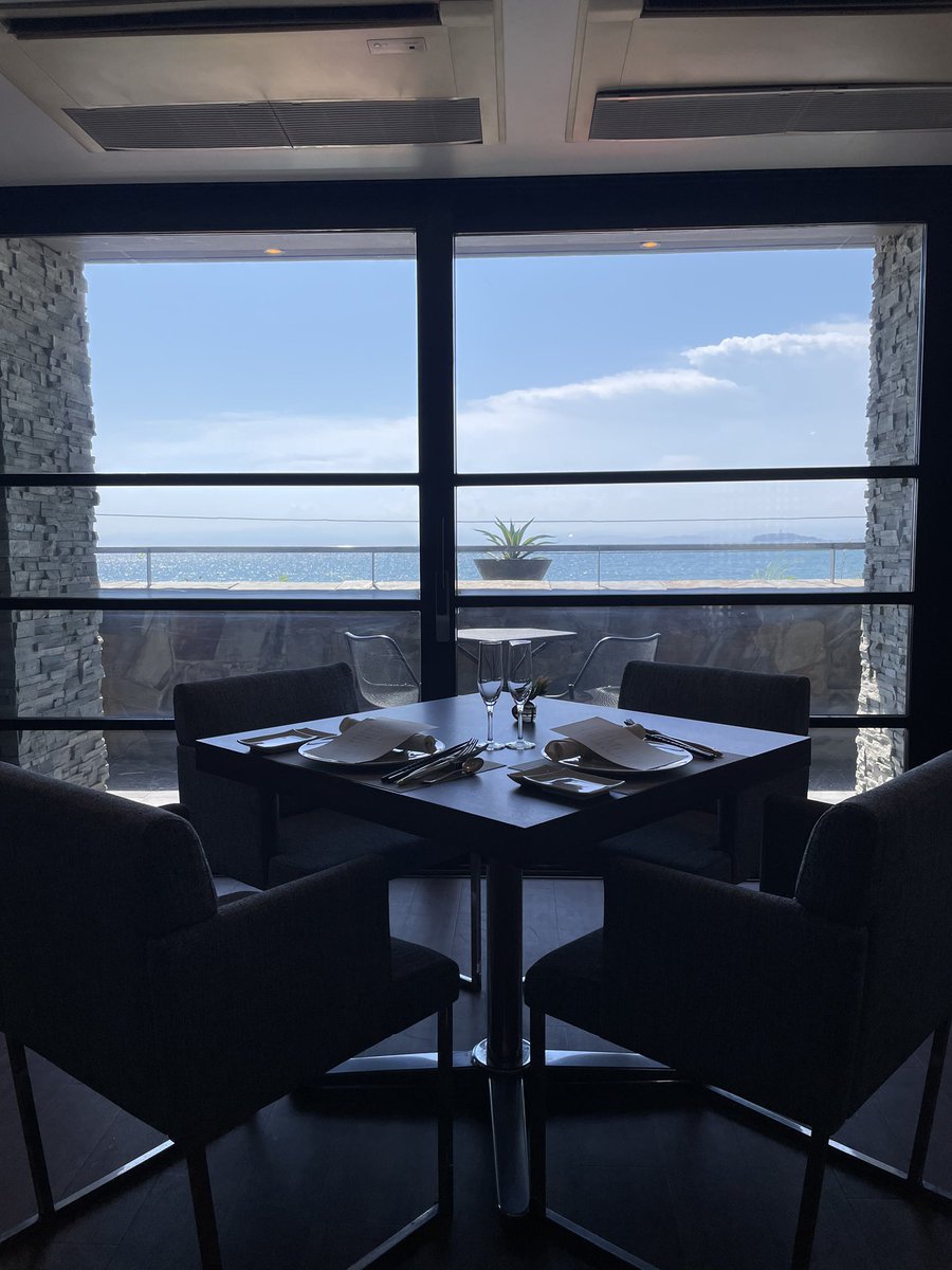 sayacafe13's tweet image. 葉山でランチ後に海を散歩してたら昔連れてってもらった素敵レストランに辿り着いた。
お店決めていくのもいいけど、ブラブラしてその場で自分の五感使って探して辿り着くのが楽しい。素敵空間が貸切状態でした。
#scapes the suite