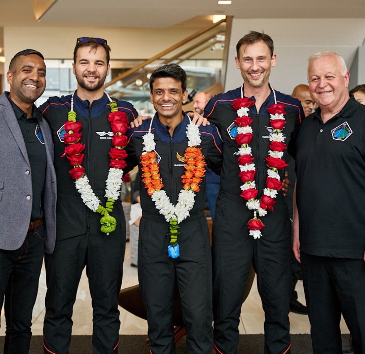 gagan_shux's tweet image. gagan.shux On the day of our splashdown @axiom.space welcomed us with garlands coloured in national flag colours. It was a powerful gesture. A gesture that is reminiscent of the culture spaceflight holds- human collaboration.
In the past one year of my training I have travelled…