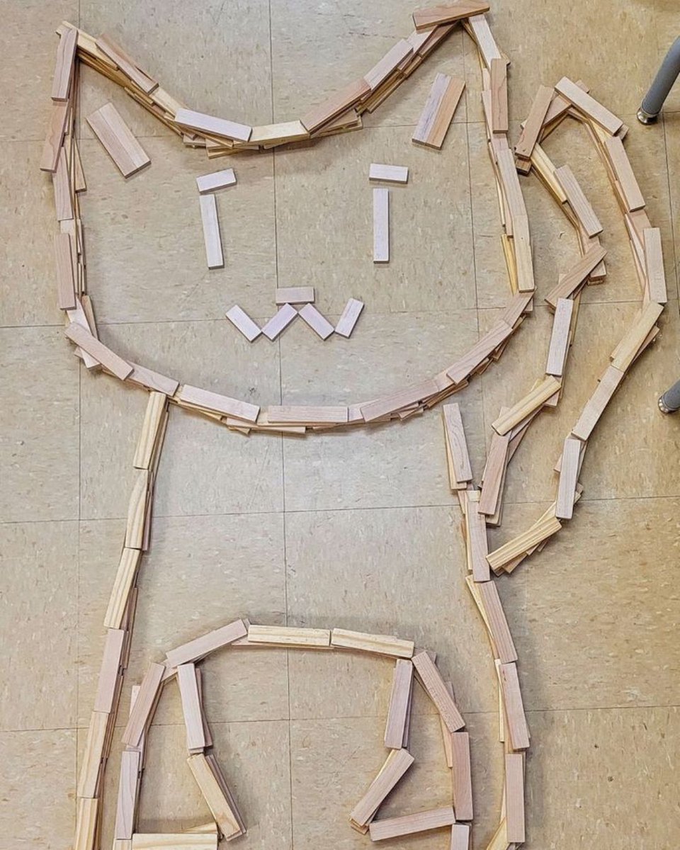 A purr-fect masterpiece 😉

#kevaplanks #kidart #creativekids #plankart #creativeplay #openendedplay #stemplay #woodenblocks