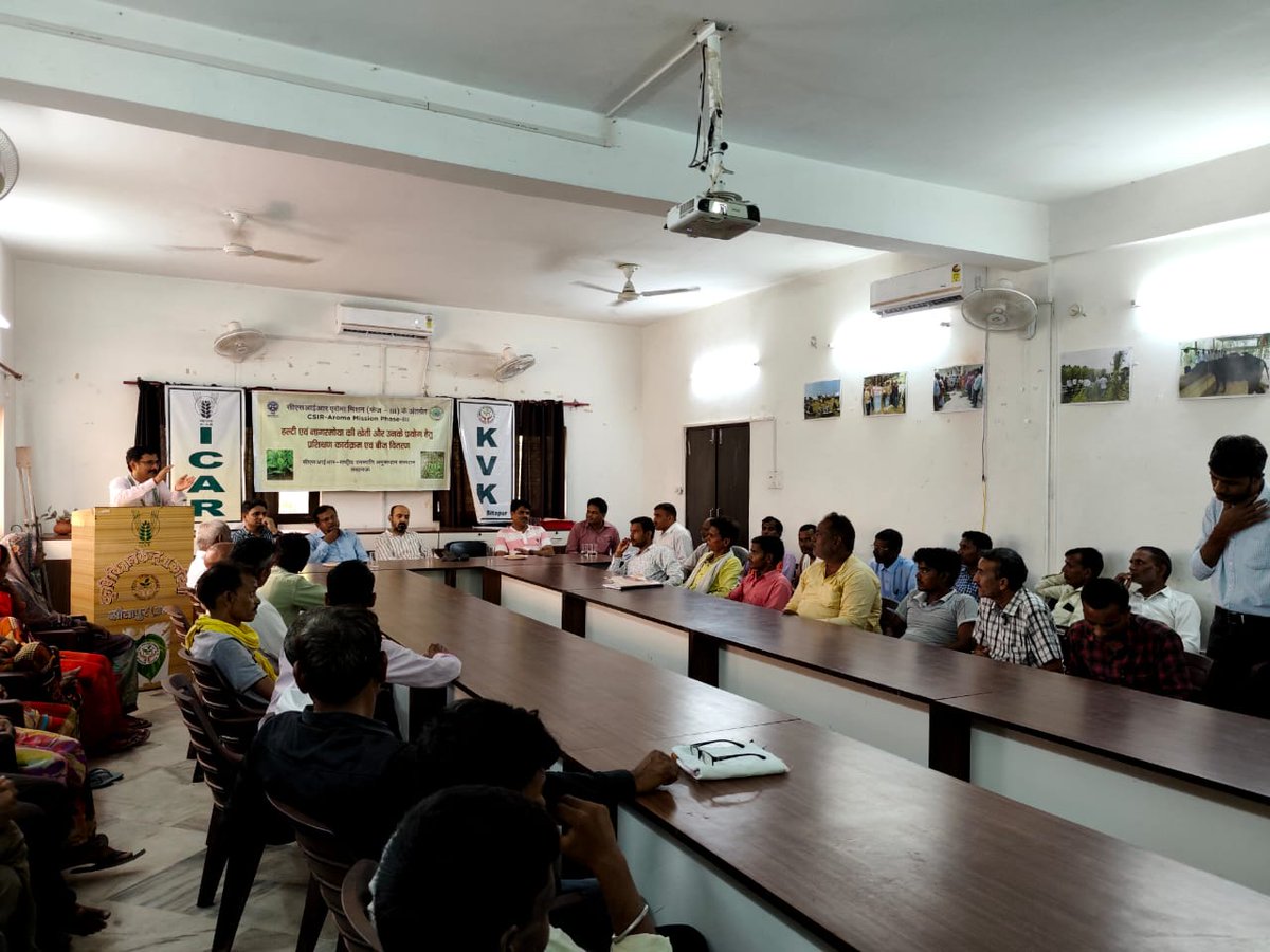 csirnbrilko's tweet image. 🚜🌿 Under @CsirAroma NBRI organized a training program for 45 farmers at KVK Katiya, Sitapur on 23 Jul 25.
Experts shared insights on turmeric & Nagarmotha cultivation🌱✨
100 kg Nagarmotha rhizomes + PSB biofertilizer were distributed to beneficiaries.💪🌾
@akshasany