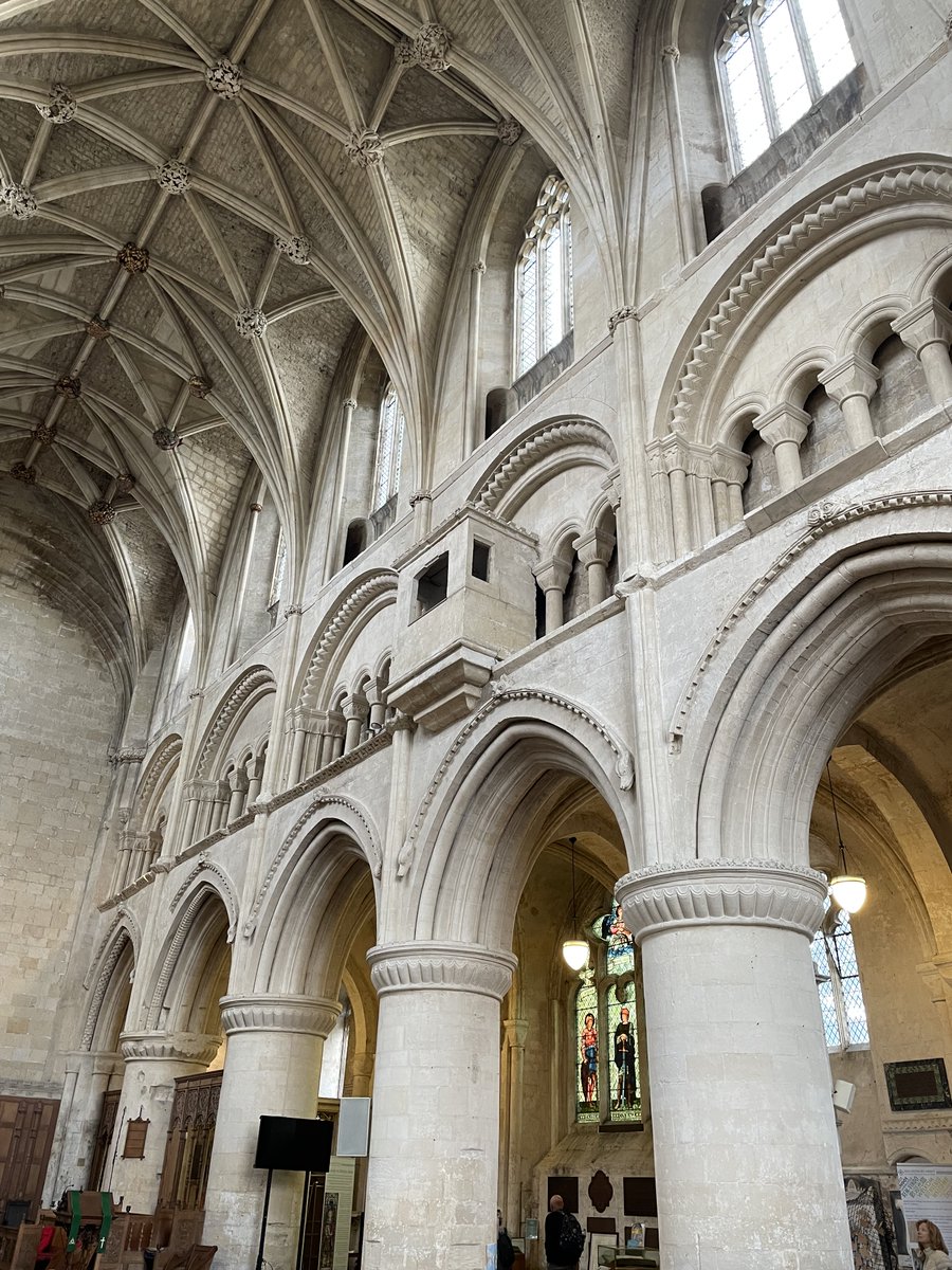 GillianSurgey's tweet image. #WindowOnWednesday Intrigued by the ‘box’ so high up. Who looked out/down from those windows, if anyone? #MalmesburyAbbey
