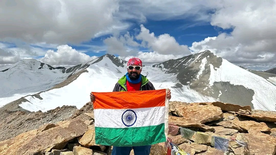 Rahul Dahiya 🇮🇳 (@rahul_indianno1) on Twitter photo मध्य प्रदेश सतना जिले के प्रख्यात पर्वतारोही श्री <a href="/ratneshofficial/">Ratnesh Pandey | रत्नेश पाण्डेय 🇮🇳</a> जी ने लद्दाख क्षेत्र में मात्र तीन दिनों में 20,000 फीट से ऊँची चार पर्वत चोटियों पर सफलतापूर्वक चढ़ाई की। मध्य प्रदेश सतना जिले के प्रख्यात पर्वतारोही श्री <a href="/ratneshofficial/">Ratnesh Pandey | रत्नेश पाण्डेय 🇮🇳</a> जी ने लद्दाख क्षेत्र में मात्र तीन दिनों में 20,000 फीट से ऊँची चार पर्वत चोटियों पर सफलतापूर्वक चढ़ाई की।