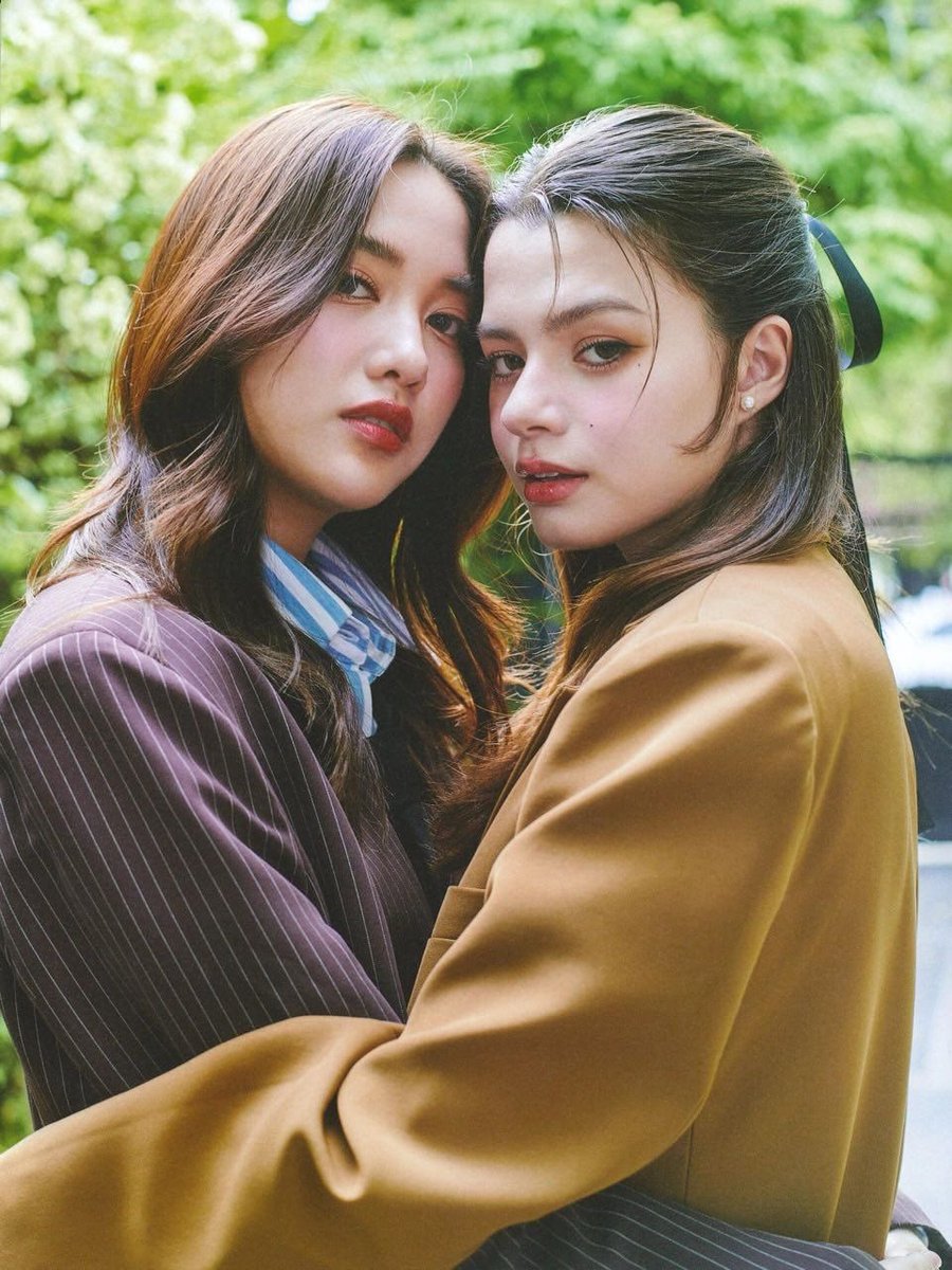 lesbocine's tweet image. 🚨GRANDONAS! A vinda das atrizes Freen Sarocha e Becky Armstrong (#FreenBecky) virou destaque na “Revista ELA”, do @JornalOGlobo:
“Da ficção à transformação social: O sucesso de #GAPtheseries e o fenômeno FreenBecky não podem ser dissociados das mudanças históricas que vêm…