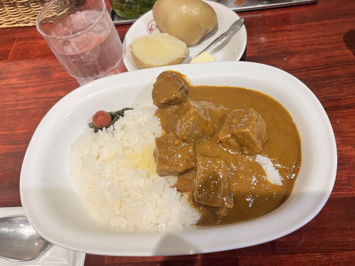sat_zakiyama's tweet image. 今日は神保町でボンディとcaféラドリオに行ってきました。
ラドリオはウインナーコーヒー発祥のお店らしいです。
どちらも美味しかった!!