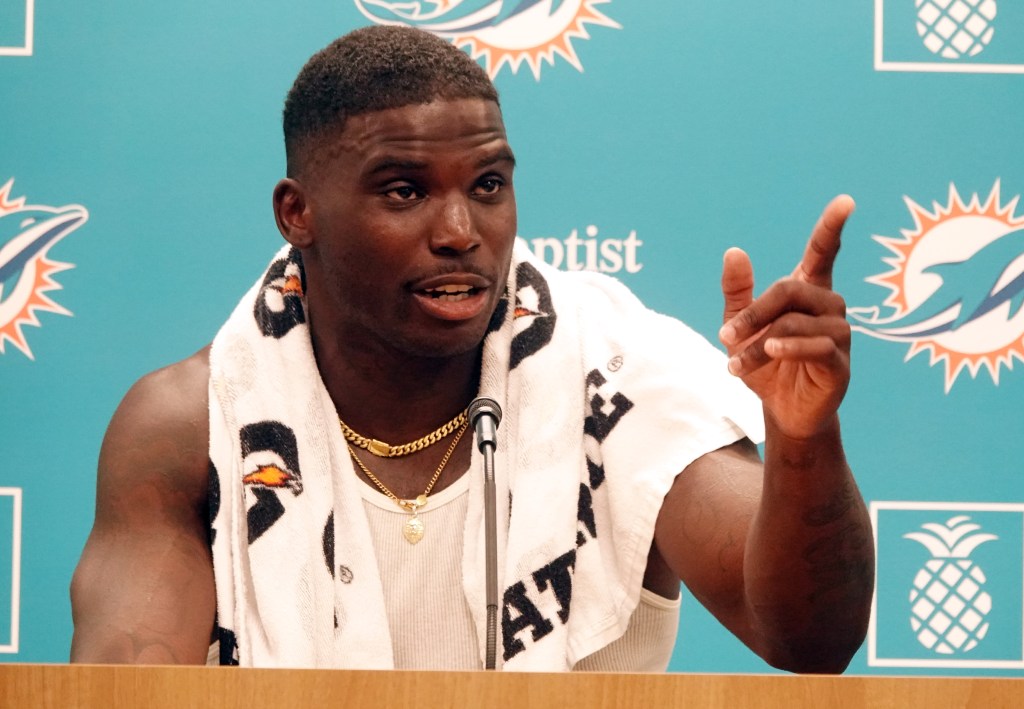 SSMiamiDolphins's tweet image. .@Davehydesports: Can #Tyreek Hill (please) act like the player he wants to be? trib.al/T4zsIME #NFL