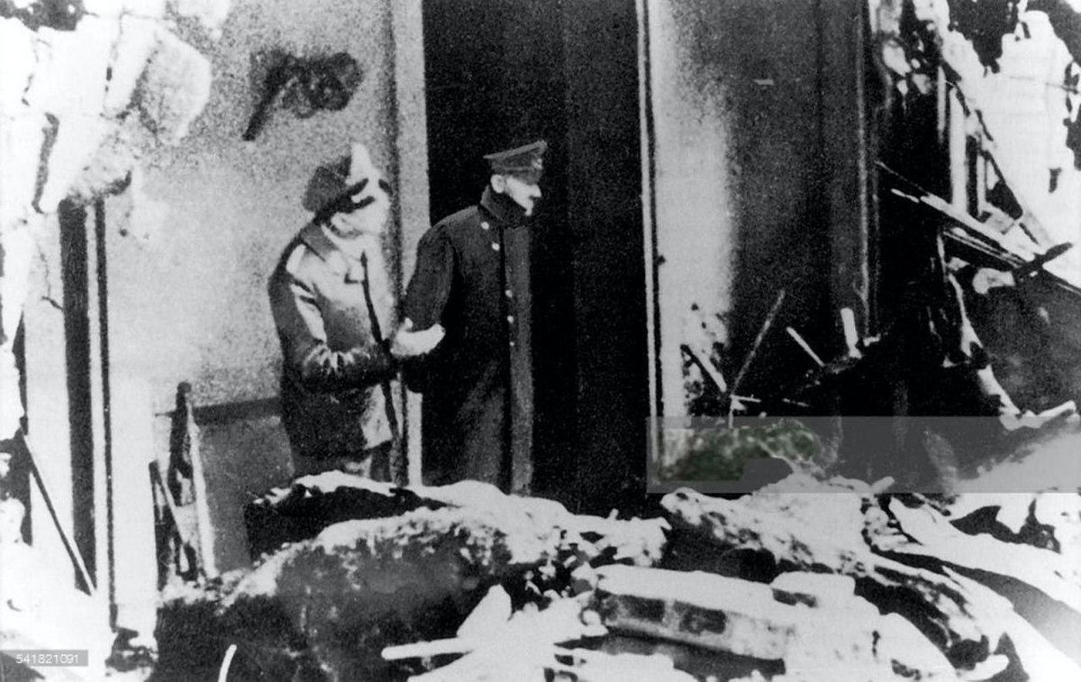 nidhisj2001's tweet image. 📷Supposedly the last photograph of Adolf Hitler before he committed suicide. Hitler (right) and his adjutant Julius Schaub inspect the ruins of the Reich Chancellery, April 28, 1945.