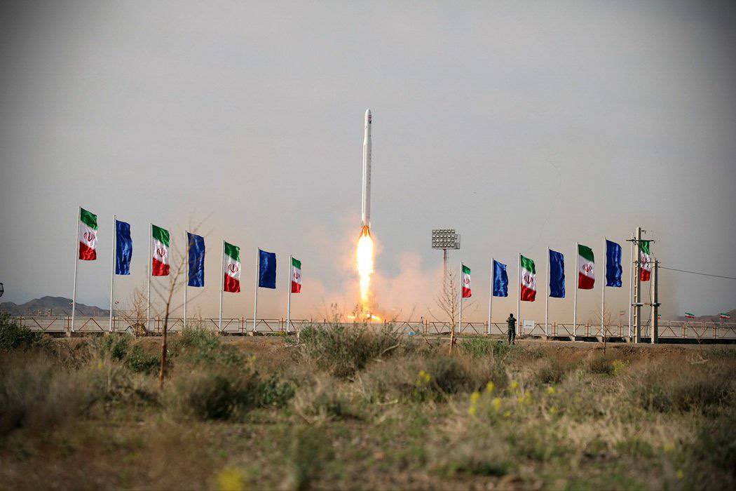 IranDiskurs's tweet image. Der Satellitenstart mit der Rakete „Qased“ kurz vor dem #Istanbul-Gipfel, zusammen mit dem Abbruch der Zusammenarbeit mit der IAEA und dem Abzug der Inspektoren, mindert nicht nur die Chance auf ein Abkommen – sondern erhöht auch das Risiko eines Bruchs der Waffenruhe.
#Iran