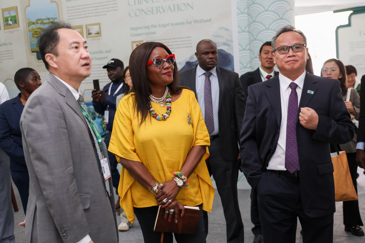 RamsarConv's tweet image. On this #WetlandsWednesday, the Secretary General Dr Musonda Mumba visited the China Pavilion at the #WetlandsCOP15.
The tour showcased China’s ongoing efforts and innovations in wetland conservation, reflecting its continued commitment as the outgoing President of COP14.