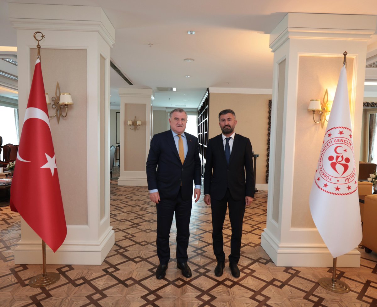 Gençlik ve Spor Bakanımız Sayın Osman Aşkın Bak’ı ziyaret ederek ilimizdeki spor altyapısına yönelik taleplerimizi ilettik.

Eleşkirt Kayak Merkezi’nin yeniden faaliyete geçirilmesi, Küpkıran Kayak Tesisi’nin modernize edilmesi, Tutak ilçemize olimpik yüzme havuzu, Patnos