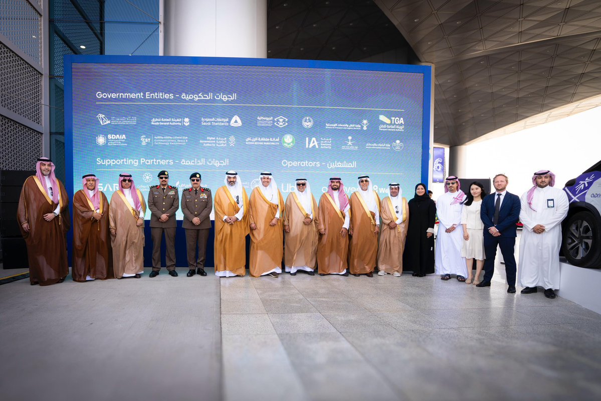Saudi_Madee's tweet image. اليوم في الرياض تم تدشين مركبات التاكسي ذاتي القيادة في 7 مواقع و تم إنشاء 13 محطة شحن كهربائية مخصصة لهذه المركبات 🇸🇦