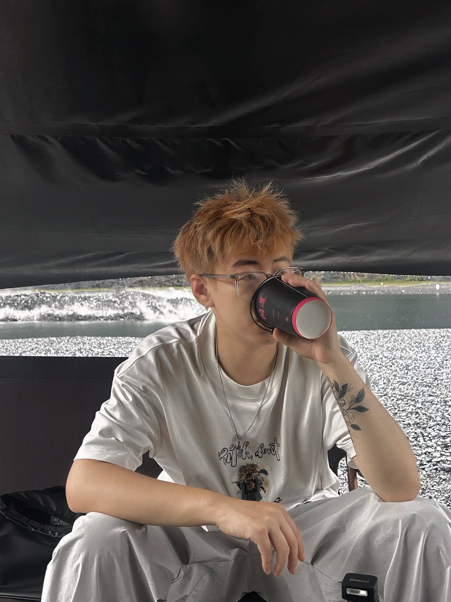 DavidWusir's tweet photo. 拍照还下雨，累死了 https://t.co/XZjuJxw7PE