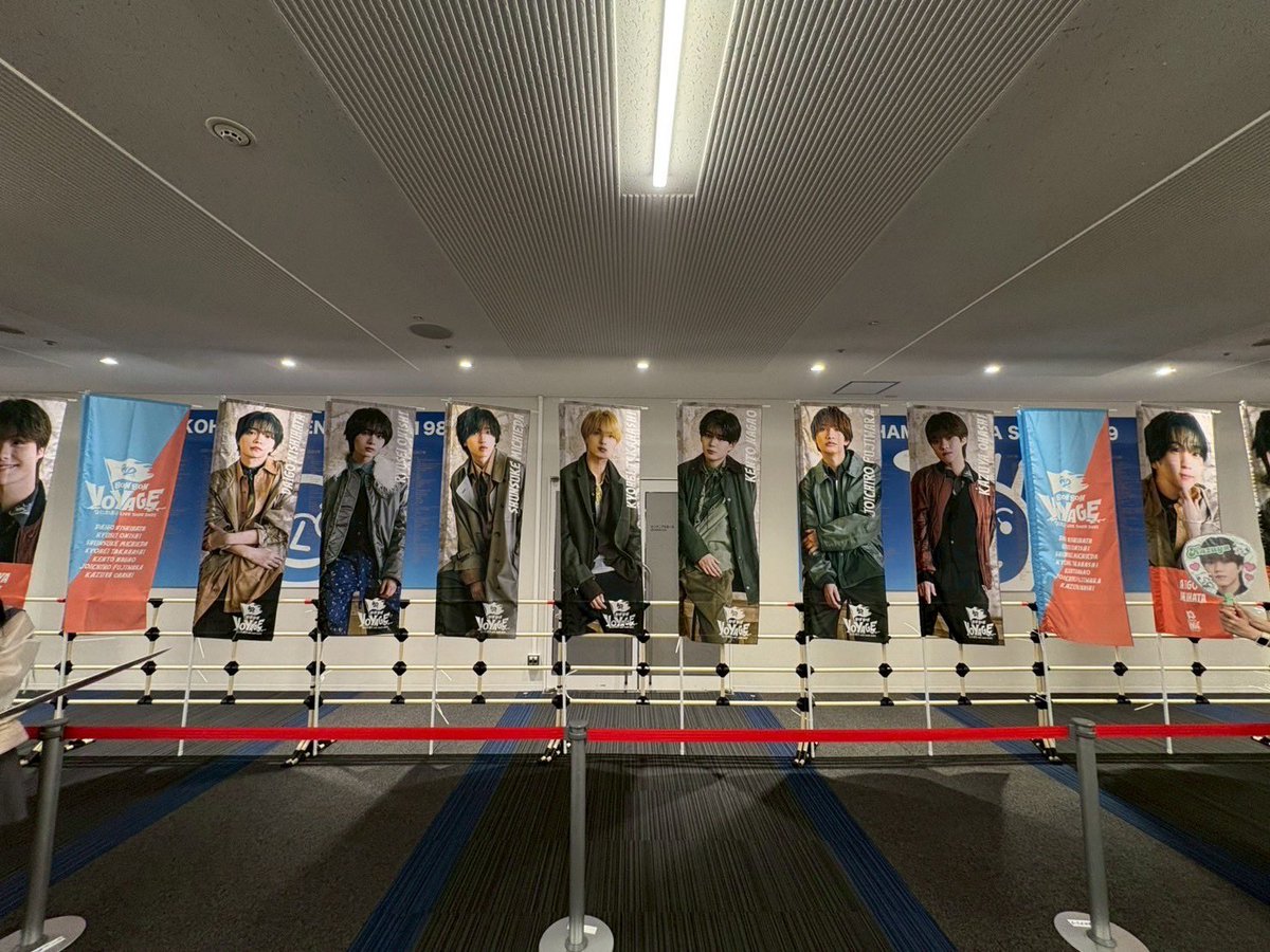 Klvans24's tweet photo. 2025.7.23 横浜アリーナ

「なにわ男子 LIVE TOUR 2025 'BON BON VOYAGE'」

3階スタンド席やったけど、まさかの真後ろトロッコ通るとこやって

自作のうちわでYOLU使ってることアピールしたら

りゅちぇから｢まじ？使ってくれてるん？👍｣

ってファンサもらえた😭
目の前にいた😭
嬉しすぎる😭 https://t.co/cjqrZPrB4c