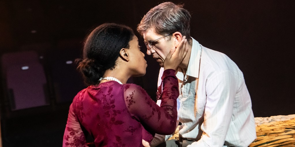 🏩 First look at the production images for Echo playing at the @kingsheadthtr - See the cast in action from now until 17 Aug!

📸 Lidia Crisafulli 

🎟️ officiallondontheatre.com/show/echo-1114…