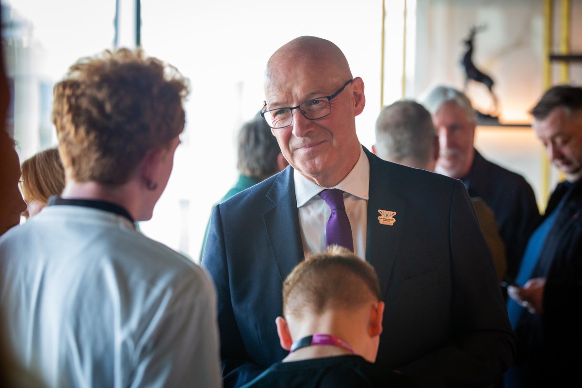 ScotGovFM's tweet image. Finnie will be the mascot for the @Glasgow_2026 Commonwealth Games.
Designed by local school pupils, she reflects the city's history and creativity.
First Minister @JohnSwinney met some of the pupils at a celebration marking one year until the start of the Games.