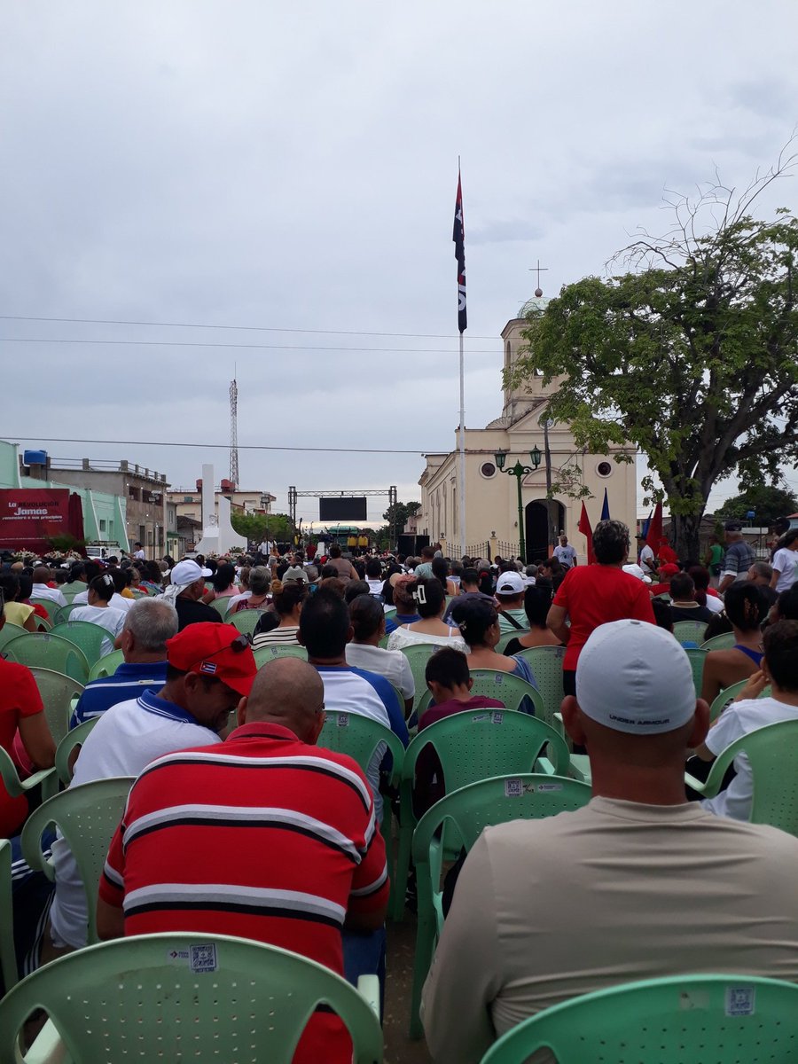 #QuemadodeGüines amanece lleno de júbilo y vestido con los colores de su gloriosa bandera, celebra la gesta del Moncada, hacemos mérito a la merecida sede por el Acto Provincial. 
#JovenClubQuemado 
#JovenClubVillaClara 
#JovenClubXCuba 
#QuemadoEn26