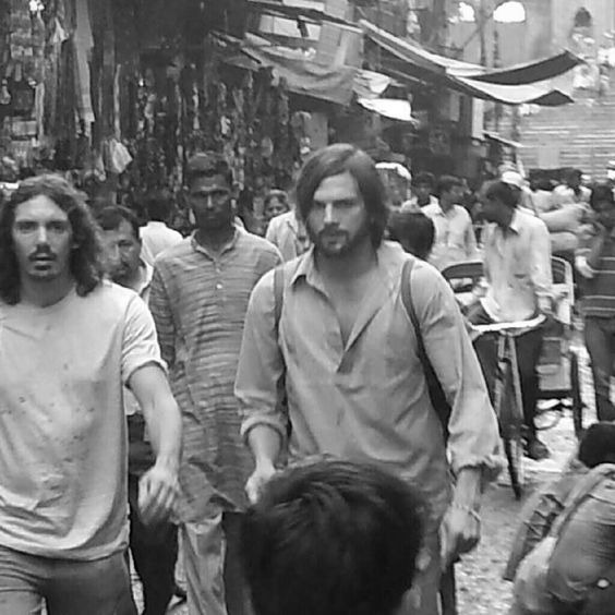 themustufakhan's tweet image. In 1974, Steve Jobs went to India to find his missing piece.
7 months later, he came back with the secret that shaped Apple into a $3 trillion empire.
Here鈥檚 the philosophy:: 馃У