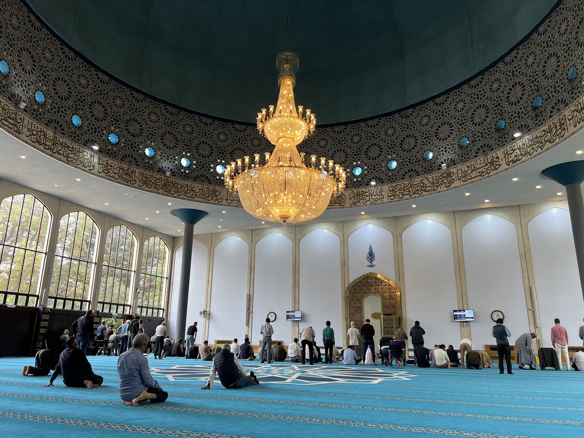 freemonotheist's tweet image. We are waiting for Dhuhr prayer at Regents Park mosque, London