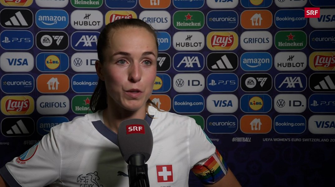 Foetbal247TBG's tweet image. Lia Wälti on Spain&apos;s guard of honour after the match: &quot;It is special. I think they were also able to experience something special today with this atmosphere in the stadium. It is not like we get to experience that every time in women&apos;s football.&quot; #ESPSUI #WEURO2025