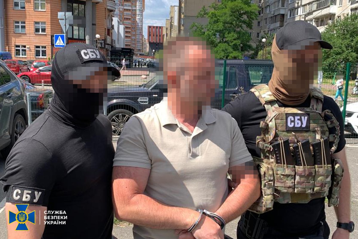 ServiceSsu's tweet image. СБУ затримала ексочільника департаменту КМДА, який розкрадав бюджетні кошти з фонду соцдопомоги тяжкохворим
➡️ ssu.gov.ua/novyny/sbu-zat…
