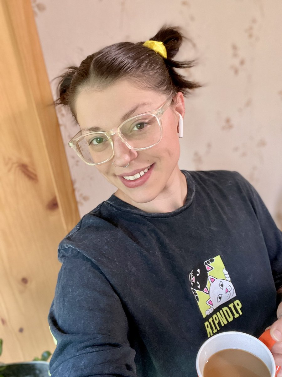 Mommy_vader's tweet photo. Good morning to my #VaderFam โ๏ธ
Is your coffee hot? ๐
Feeling pretty tired today but Iโm going to get my house chores done regardless.
Todayโs weather is going to be beautiful so this afternoon Iโm going to spend it soaking up the rays! โ๏ธ
Have a happy Wednesday everyone ๐ค๐ผ https://t.co/XngUdqC35b