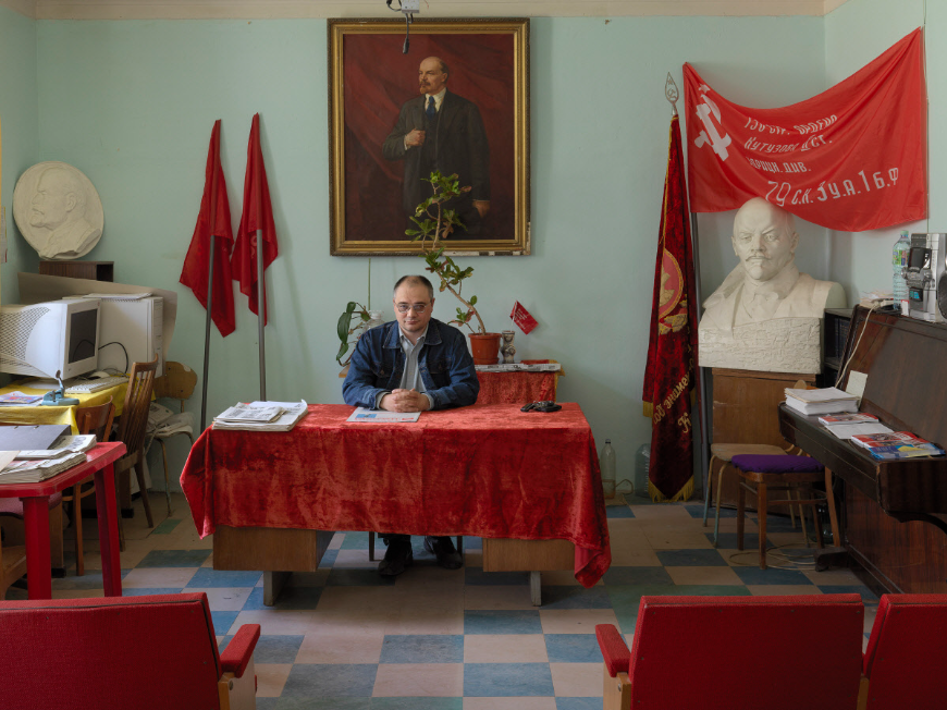 ImperialDork's tweet image. First secretary of the Communist Party of the Russian Federation, Alexei Raspopov in the Obninsk office's conference hall
