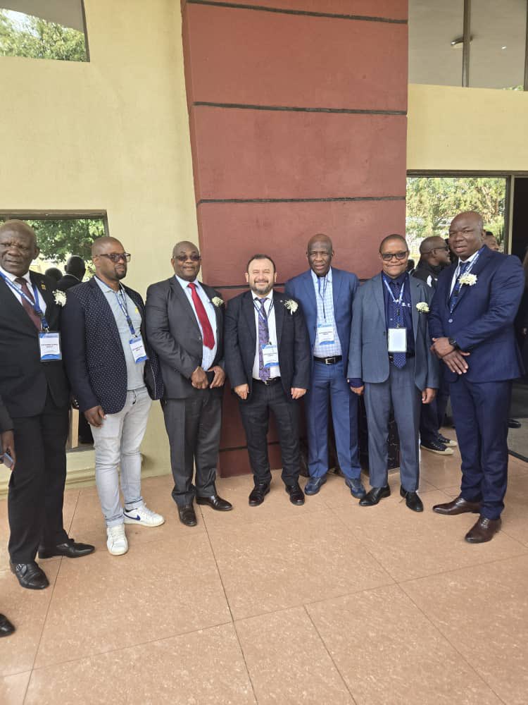 Earlier today in Palapye 🇧🇼, EI President Dr Mugwena Maluleke addressed the 7th Congress of the Botswana Teachers Union with a powerful call to invest in public education.

He launched the #GoPublic #FundEducation campaign, demanding governments prioritise educators &amp; learners.