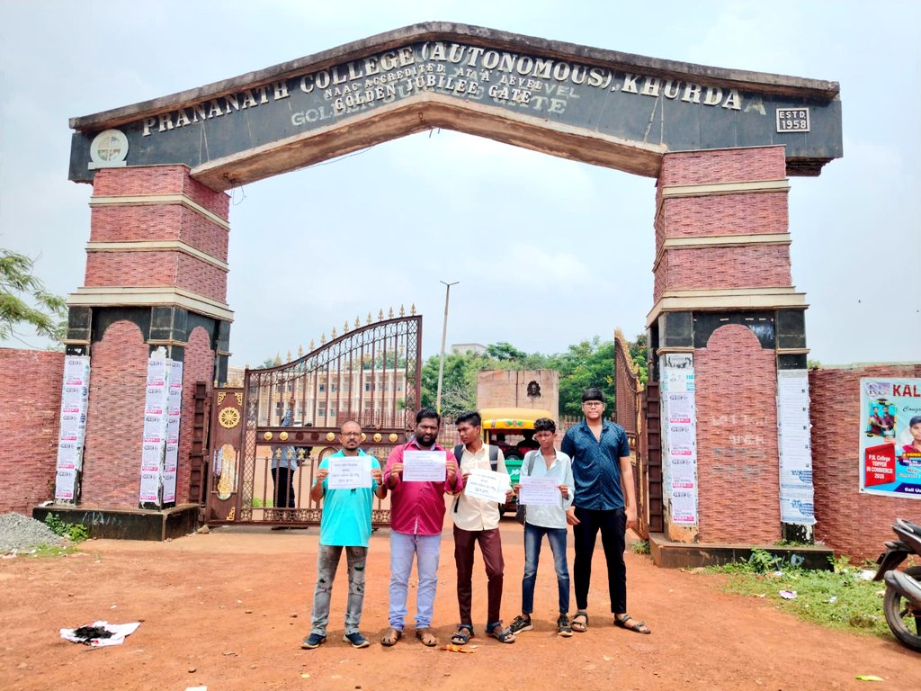 ଆଜି ଖୋର୍ଦ୍ଧା ଜିଲ୍ଲାର ଜିଲ୍ଲାପାଳଙ୍କୁ ଟ୍ୱିଟର ବା <a href="/X/">X</a> ରେ ସକ୍ରିୟ ରହି ବିଡ଼ିଓ,ତହସିଲଦାରଙ୍କ ସମେତ ଜିଲ୍ଲା ଅଧିକାରୀଙ୍କ ଆକାଉଣ୍ଟ ଖୋଲି ଅଭିଯୋଗ ଗୁଡିକର ତ୍ୱରିତ ସମାଧାନ କରି ସୁଶାସନ ବ୍ୟବସ୍ଥାକୁ ସୁଦୃଢ କରିବାକୁ ଦାବିପତ୍ର ପ୍ରଦାନ କରାଯାଇଛି। ମାନନୀୟ ଜିଲ୍ଲାପାଳ ଏଥିପ୍ରତି ଧ୍ୟାନ ଦେବାକୁ ଅନୁରୋଧ। <a href="/DMKhordha/">District Magistrate Khordha</a> <a href="/CMO_Odisha/">CMO Odisha</a>