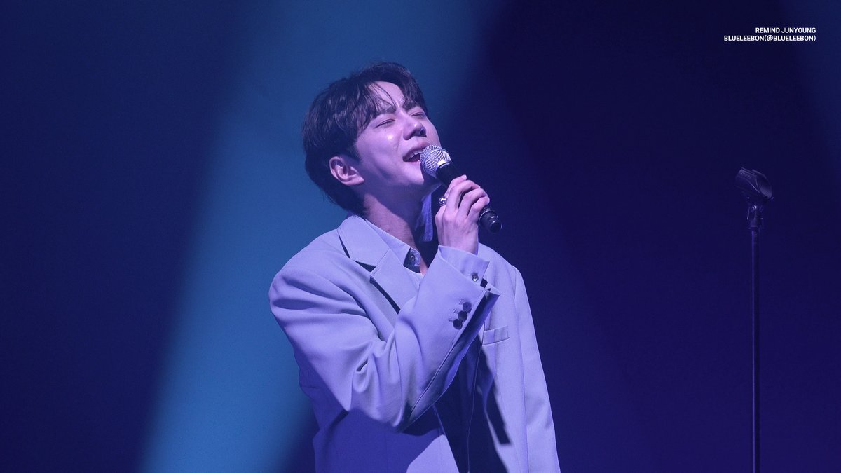 BLUELEEBON's tweet image. 250719 LEE JUNYOUNG FANMEETING in Seoul
무대 위에서 빛나는 이준영✨
#이준영 #LEEJUNYOUNG
