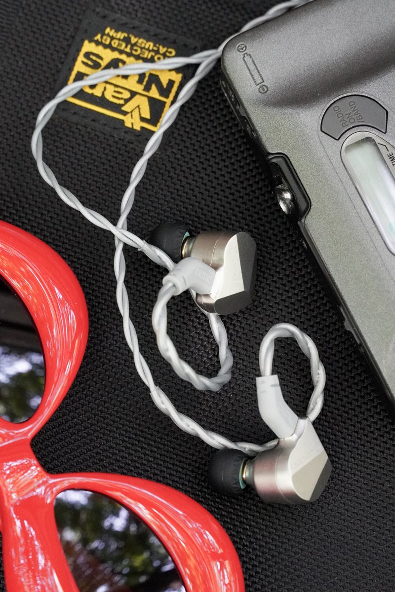 DUNU_Headphone's tweet photo. When it comes to vocals, only the Kima 2 can gently unfold emotions without harshness, like a slow, heartfelt whisper.
#Dunu #Kima2 https://t.co/o1ICyWSm70