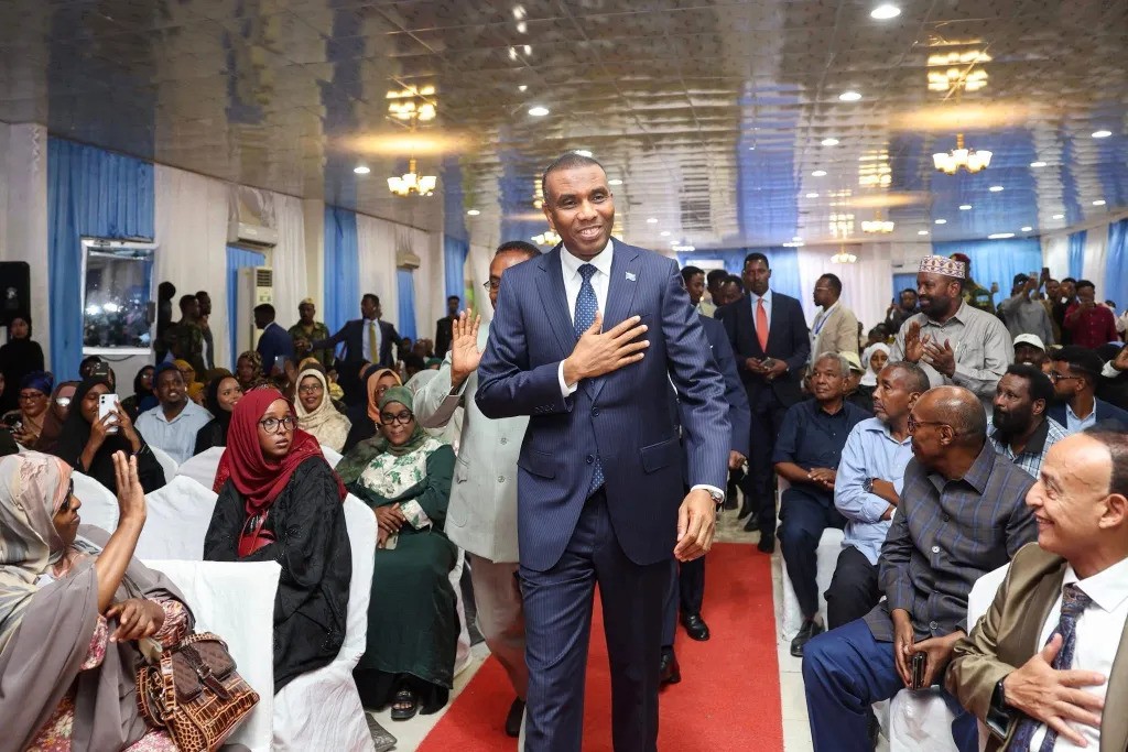 Raysalwasaare Xamsa oo Soomaalida UK ka dalbaday inay ka hortagaan "aqoonsiga Somaliland"  bbc.in/452FSUq