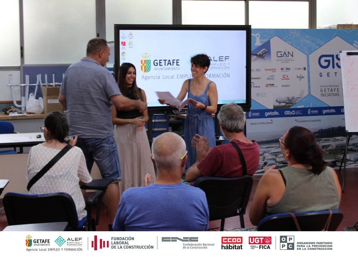 alefgetafe's tweet image. Hoy despedimos a los participantes del curso de Prevención de Riesgos Laborales para trabajos de soldadura, con la entrega de un diploma expedido por la Fundación Laboral de la Construcción, con el objetivo de facilitar su inserción laboral tras la formación recibida durante…