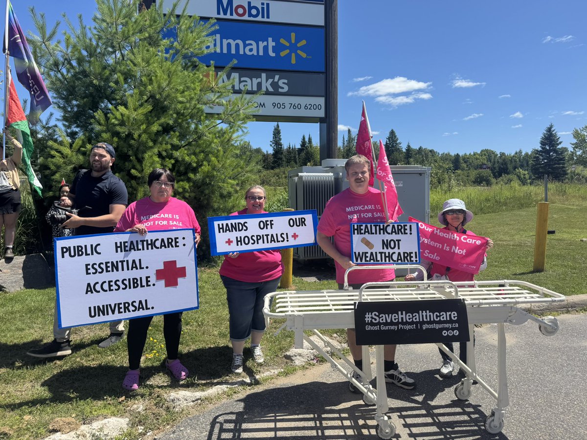 ghost_gurney's tweet photo. Fighting the good fight in #Huntsville #Ontario  

@OntarioHealthC knows that 89% of Canadians want #UniversalHealthcare to ALWAYS be a priority 

#onpoli https://t.co/UOBfnWb0e1