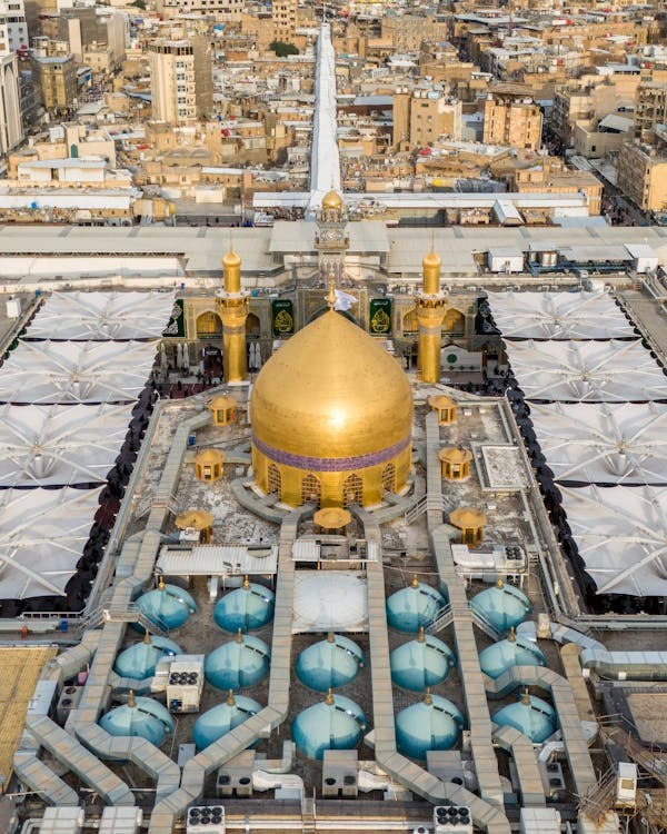 imamalinet_fa's tweet image. امیرالمؤمنین علیهالسلام هنگام رفتن به صفین، در بیابانی ایستاد.
پرسیدند: «اینجا کجاست؟»
با اشک فرمود: «کربلاست. اینجا گروهی کشته میشوند که بیحساب به بهشت میروند.»
الإرشاد، ج۱، ص۳۳۲