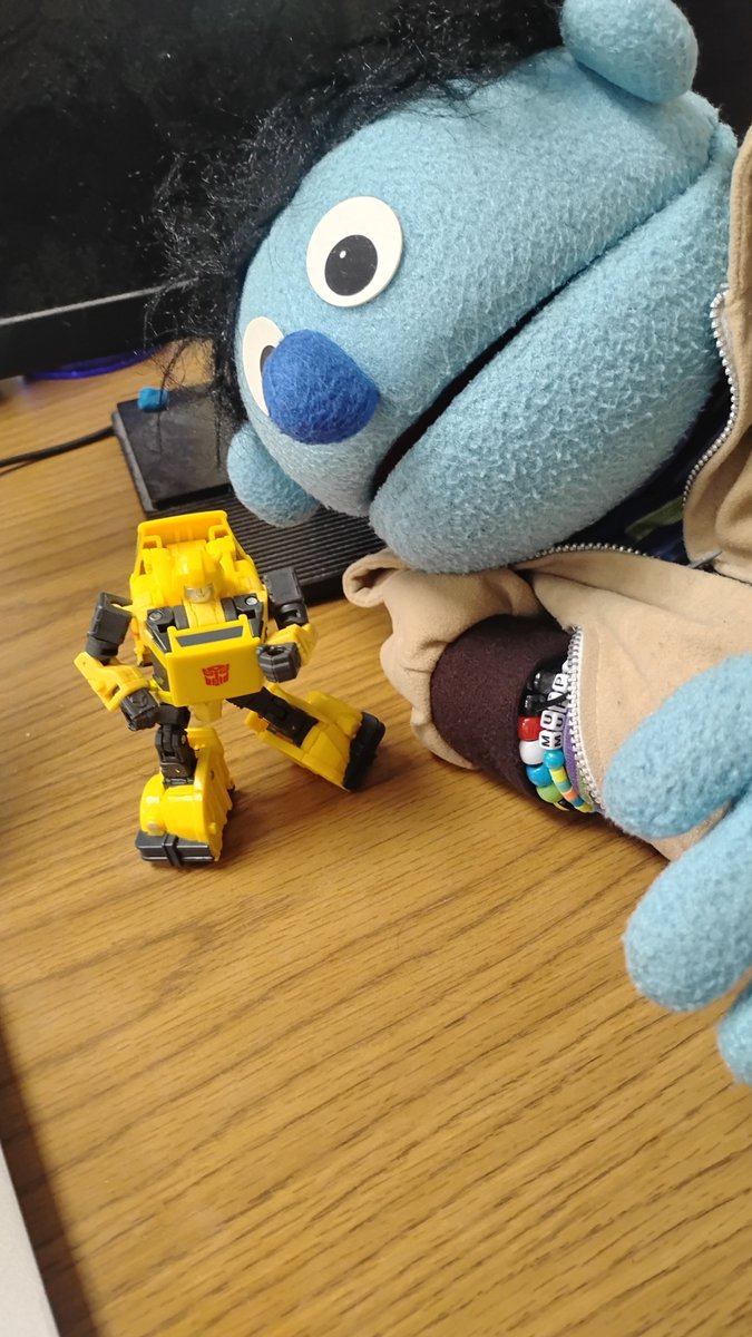 DannyPuppet's tweet image. Double dose from yesterday's Bumblebee a day. I try to take as many pics in person as I can, but sometimes I do get a kick out of adding a background for Bee. #Bumblebeaday #Transformers