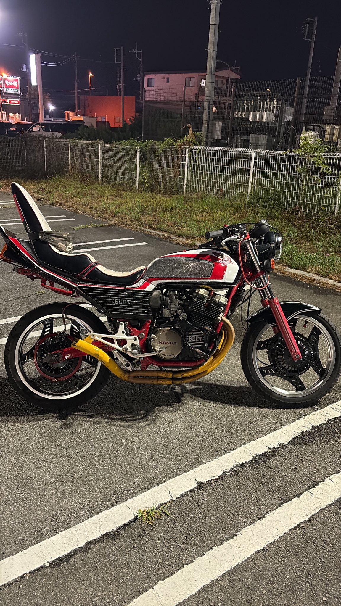 cbx400f⭐︎外装⭐︎ 30万円であのCBX400Fに大変身!? 現行バイクを伝説の名車に