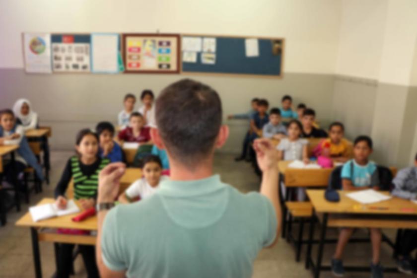 Evrensel Gazetesi (@evrenselgzt) on Twitter photo Ali Taştan, AKP dönemindeki şaibeli sınavları örnekleriyle hatırlatıyor.
“29 kişi de görevden uzaklaştırıldı. Şaibe yok demek aklımızla dalga geçmektir.”
📌Doğa Baskan'ın (<a href="/dabskn/">Doğa Baskan</a>) Eğitim Uzmanı Ali Taştan (<a href="/alitstn/">Ali Taştan</a>) ile röportajı...
evrensel.net/haber/562583/s… Ali Taştan, AKP dönemindeki şaibeli sınavları örnekleriyle hatırlatıyor.
“29 kişi de görevden uzaklaştırıldı. Şaibe yok demek aklımızla dalga geçmektir.”
📌Doğa Baskan'ın (<a href="/dabskn/">Doğa Baskan</a>) Eğitim Uzmanı Ali Taştan (<a href="/alitstn/">Ali Taştan</a>) ile röportajı...
evrensel.net/haber/562583/s…