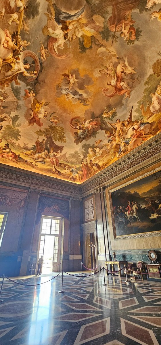 futureport82's tweet image. At the incredible Reggia Di Caserta outside Napoli, the largest royal palace in Europe.
Naples is... difficult but there are remarkable sites.