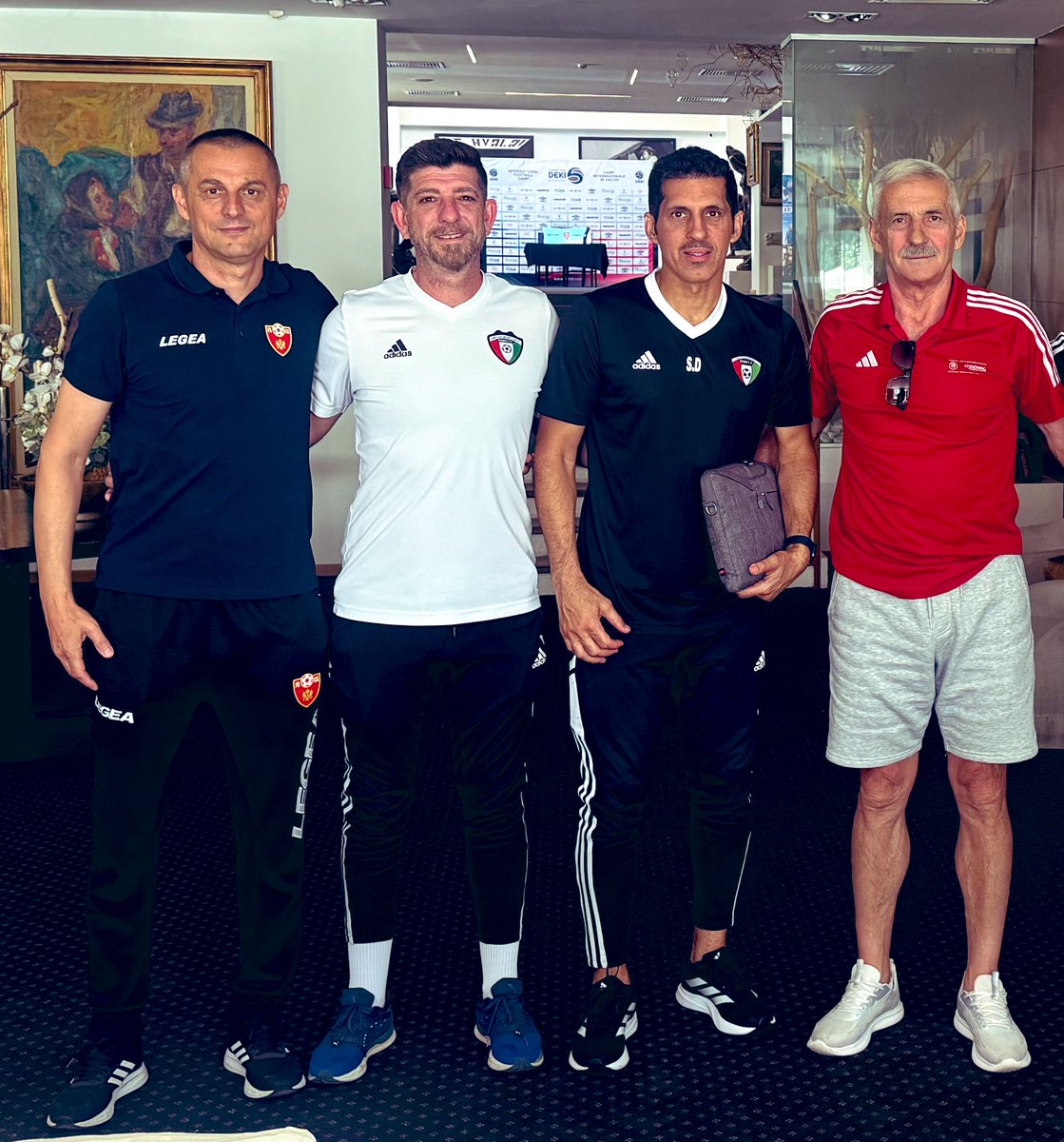 مع المدير الفني ومدير التعليم
في اتحاد مونتينيغرو السيد/ RAICKOVIC
كعضو رئيسي في منظومة التعليم UEFA
تحديد وقت زيارتي لهم على حسابي الخاص
لكسب المعلومات وتجديد الأفكار
لاقامة الدورات بشكلها الجديد.
#دعواتكم 
#Kuwait