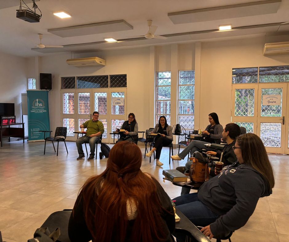 😍En el mes de San Ignacio, profundizamos la espiritualidad ignaciana con los colaboradores de la Fundación Jesuitas. 
📌Lee más aquí:  fundacionjesuitas.org.py/mes-de-san-ign…