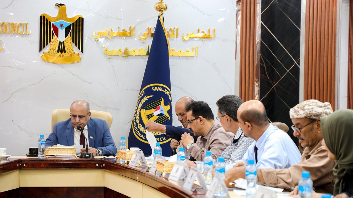 الهيئة الإدارية للجمعية الوطنية تُحيي تضحيات شهداء مجزرة زنجبار الدامية في ذكراها الـ16

الأربعاء ٢٣ يوليو ٢٠٢٥ 

عقدت الهيئة الإدارية للجمعية الوطنية للمجلس الانتقالي الجنوبي، اليوم الأربعاء، اجتماعها الدوري برئاسة الأستاذ علي عبدالله الكثيري، رئيس الجمعية الوطنية.

واستهل