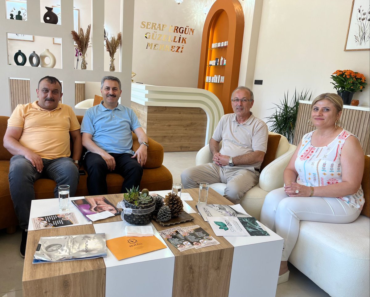 Ender Ergün ve Serap Ergün’e yeni açmış oldukları güzellik merkezinde hayırlı olsun ziyaretinde bulunduk.
Kendilerine bol kazançlar, işlerinde başarılar diliyorum. Hayırlı uğurlu olsun.
