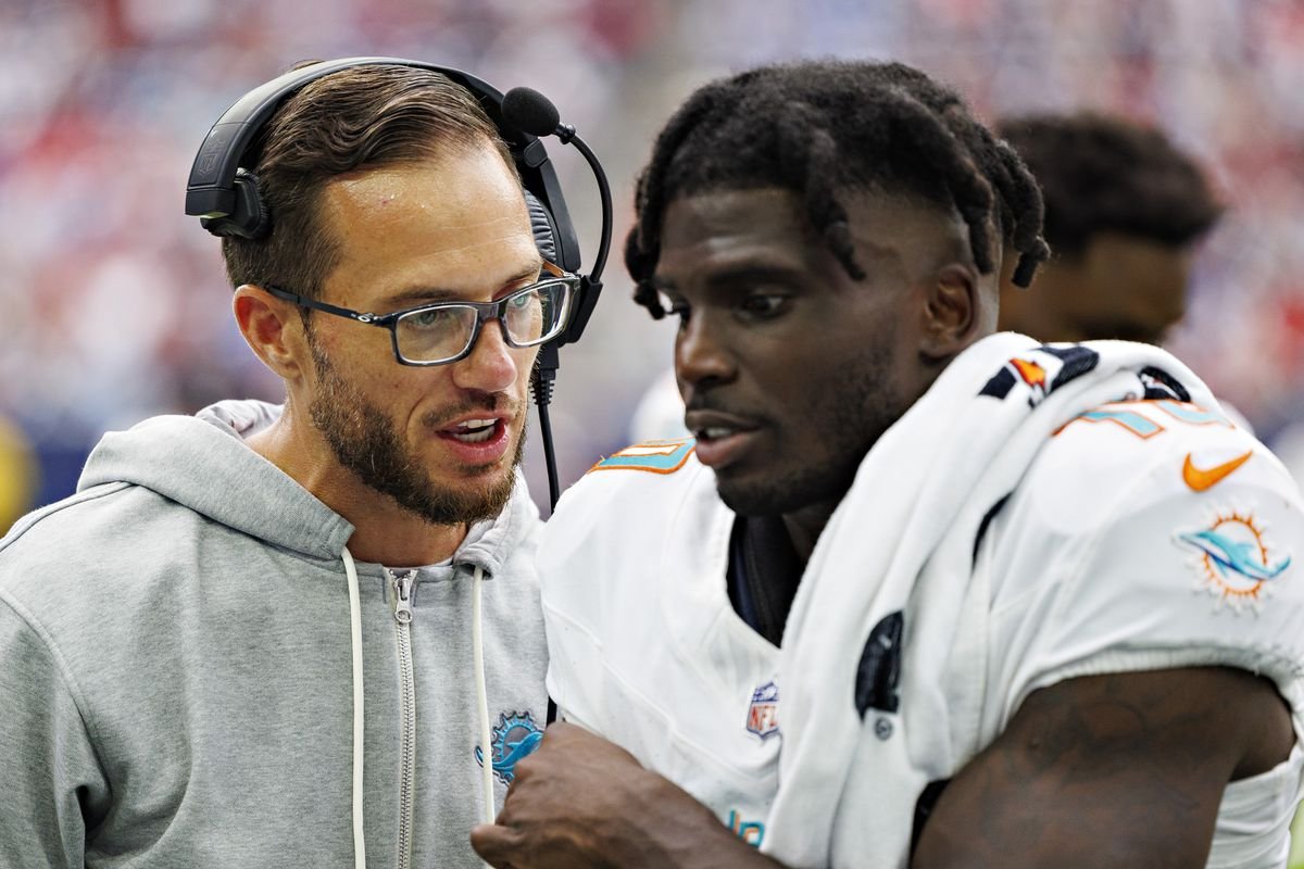 FinsXtra's tweet image. 🗣 Mike McDaniel on Tyreek Hill going into 2025: "He's had some very real reflection. Up until this, all he's shown me is relentless commitment to dictating the conversation moving forward based on who he wants to be." #PhinsUp