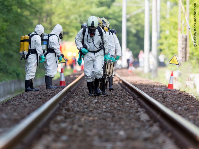 CORDIS_EU's tweet image. How can AI transform our safety measures? โ ๏ธ
Thanks to @SERSing_H2020's AI-enabled Raman-SERS handheld device, we are able to rapidly detect and identify liquid chemical hazards at low concentrations. โฃ๏ธ europa.eu/!GFtrK7