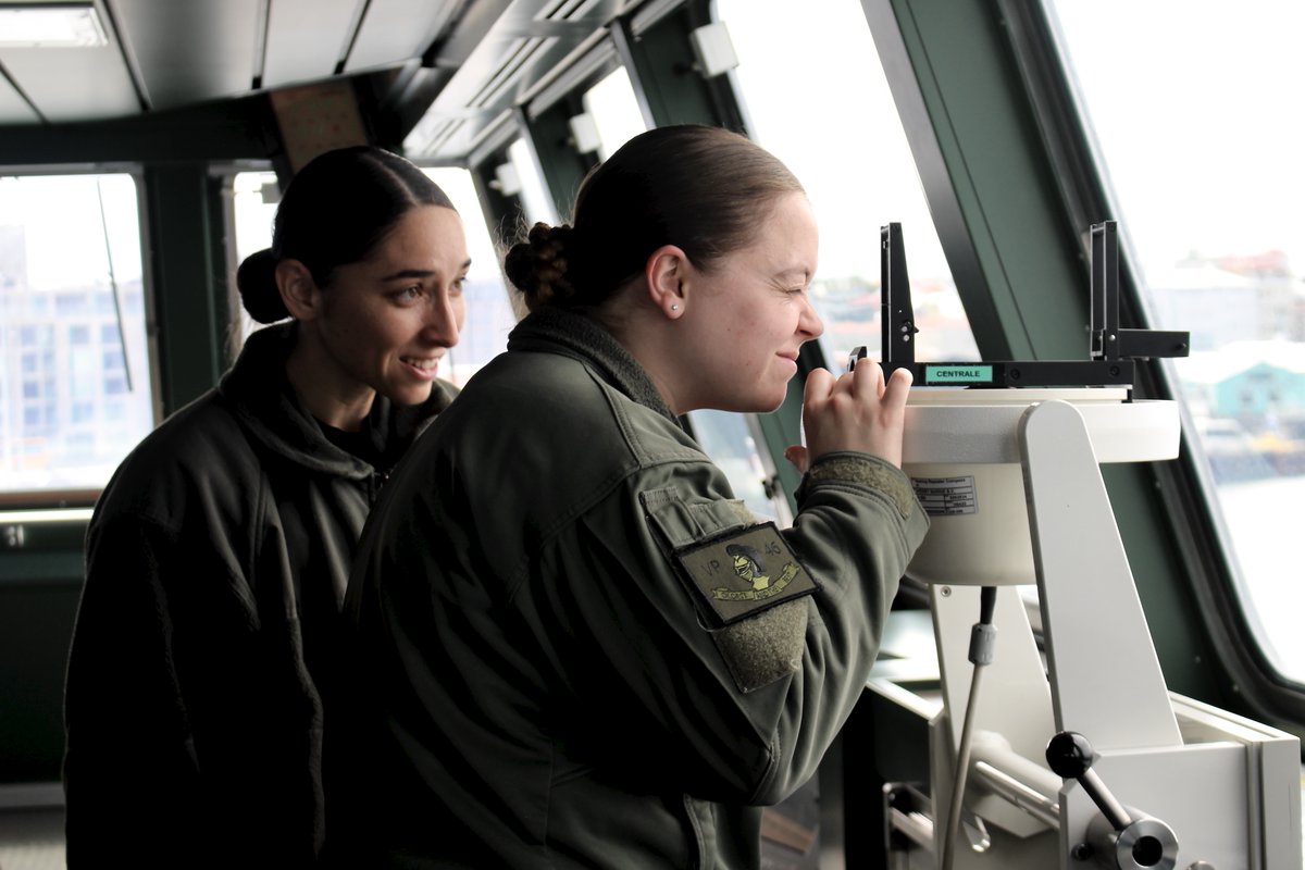 USFleetForces's tweet image. 🇺🇸🤝🇫🇷 🤝🇮🇸📍ICELAND – U.S. Navy VP-46 & VP-69 met with French & Icelandic officials, touring the FREMM Normandie & P-8A Poseidon to enhance NATO readiness. 🌍⚓️ #USNavy #VP46 #VP69 #NATOAllies #MaritimePartnership #Iceland #FREMM #P8Poseidon #StrongerTogether #6thFleet