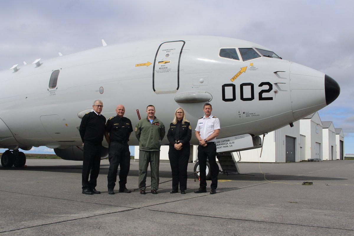 USFleetForces's tweet image. 🇺🇸🤝🇫🇷 🤝🇮🇸📍ICELAND – U.S. Navy VP-46 & VP-69 met with French & Icelandic officials, touring the FREMM Normandie & P-8A Poseidon to enhance NATO readiness. 🌍⚓️ #USNavy #VP46 #VP69 #NATOAllies #MaritimePartnership #Iceland #FREMM #P8Poseidon #StrongerTogether #6thFleet