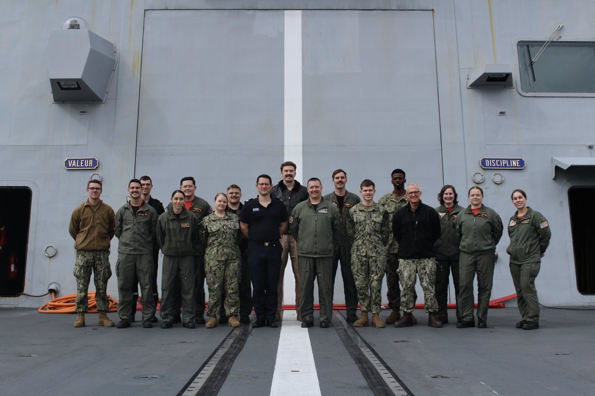USFleetForces's tweet image. 🇺🇸🤝🇫🇷 🤝🇮🇸📍ICELAND – U.S. Navy VP-46 & VP-69 met with French & Icelandic officials, touring the FREMM Normandie & P-8A Poseidon to enhance NATO readiness. 🌍⚓️ #USNavy #VP46 #VP69 #NATOAllies #MaritimePartnership #Iceland #FREMM #P8Poseidon #StrongerTogether #6thFleet